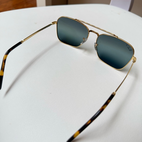 Ray-Ban New Caravan Chromance (Polarized) Blue lenses w/ Gold Frame - Picture 4 of 8